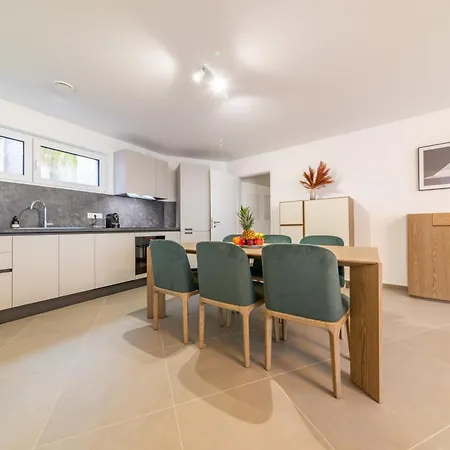 Halternative Rose Apartment