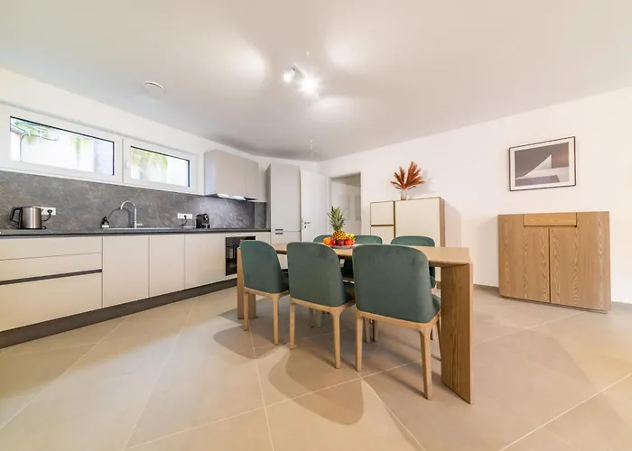 Halternative Rose Apartment